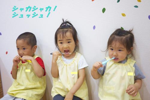 みんなとても上手でした<span style='color:#ffff05;'>★</span><br><br><br>うさぎチームは<br>給食の後に歯磨きをしています<span style='color:#ff0000;'>！</span><br>ピカピカになった歯を見せてくれますよ<span style='color:#ff7f00;'>★</span>