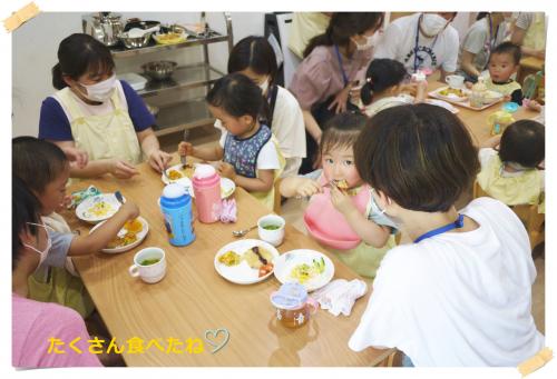 給食を食べている姿を<br>お父さん、お母さんに<br>見てもらいましたよ<span style='color:#ff0000;'>♥</span>