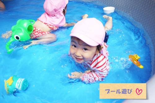 プールに入る前から<br><span style='color:#0a84ff;'>「プール!やった~!」</span><br>と子どもたちは大喜び<span style='color:#ff389b;'>♡</span><br><br>ジョウロでシャワーを楽しんだり、<br>水鉄砲も使って遊びました<span style='color:#ffff05;'>★</span>