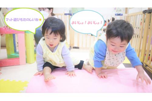 マットを使った坂道も子どもたちは大好き<span style='color:#ff42ff;'>♥</span><br><br>はいはいをしてのぼります<span style='color:#ffff00;'>★</span><br><br>他にも転がったり、すべり台のように滑ってみたり…<span style='color:#007fff;'>♪</span><br>様々な遊び方ができるので、お家でも是非やってみてくださいね<span style='color:#ff7f00;'>★</span><br><br>次回のブログもお楽しみに~<span style='color:#ff0000;'>!</span>