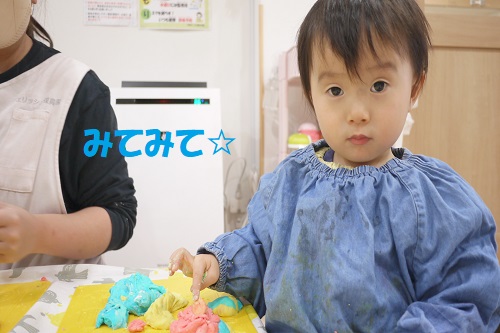カップや型抜きを使って<br>ケーキや車を上手に作る姿も見られましたよ<span style='color:#ff00ff;'>★</span>