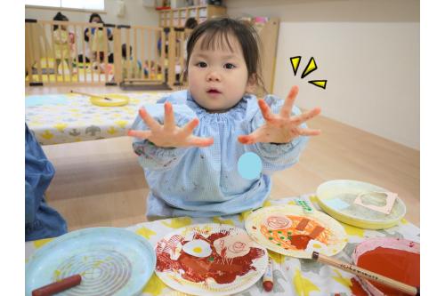 とっても美味しそうなラーメンができ、<br>体も心もぽかぽかになりました<span style='color:#ff007f;'>♥</span><br><br>その後は色画用紙にお絵描きをして遊びました<span style='color:#ff0000;'>♪</span>