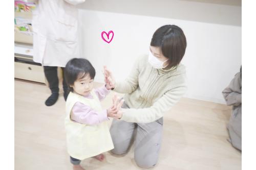 いつも元気いっぱいの子どもたちも<br><span style='color:#ff38ff;'>大好きなお母さんやお父さん</span>がいて<br>少し恥ずかしそうにしている子、<br>いつも通りに過ごす子など<br>様々で<span style='color:#ff7f00;'>子どもたちの成長</span>を感じることができました<span style='color:#9328ff;'>(^-^)</span><br><br>ご参加いただいた保護者の皆様ありがとうございました。<br><br><br>次回のブログもお楽しみに<span style='color:#ffff00;'>☆彡</span>