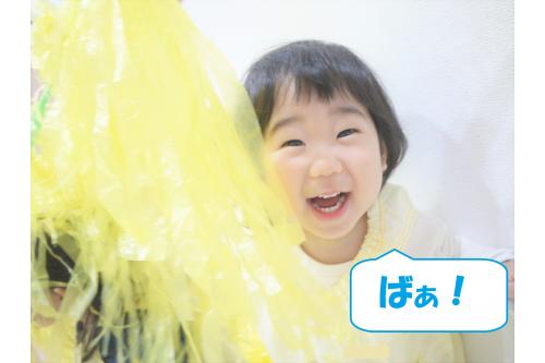 次はカーテンの中に子どもたちが隠れて<span style='color:#00ffff;'>「ばぁ!」</span>と登場!<br><br><br>待ちきれない様子もありましたが<span style='color:#007fff;'>「隠れて隠れて~!」</span>というと「うふふ」と笑いながら隠れていました!<br><br><br>びっくりした~!というと<span style='color:#00ff00;'>やったぁと嬉しそうな笑顔</span>を見せてくれましたよ<span style='color:#ff007f;'>♥</span><br><br>また、次回のブログもお楽しみに<span style='color:#ffff00;'>★</span>