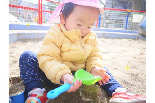 真剣な表情で料理を作り、出来上がると<br>バケツのカレーとスコップを一緒に持ってきてくれました!!<br><br>カレーには、スプーンがいることをちゃんとわかっていますね(^^♪<br>