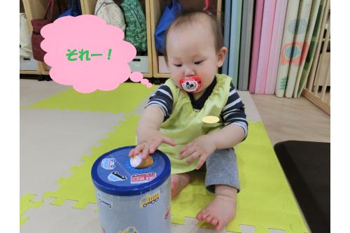 お部屋の中で集中して<br>遊べる時間が増え、<br>みんな<span style='color:#2391ff;'>お気に入りのおもちゃ</span>で遊んでいます<span style='color:#9123ff;'>♬</span>