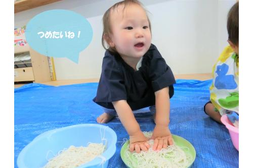 そうめんをぎゅ~っと絞っている子も<br>いました<span style='color:#ff38ff;'>★</span>