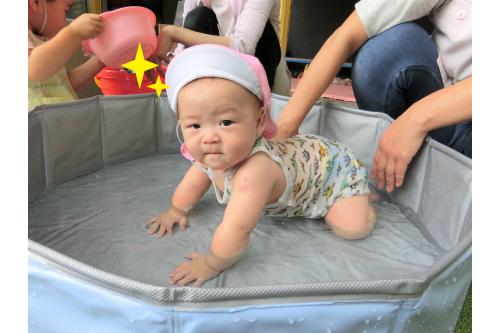 この夏を通して<br><span style='color:#1e8eff;'>プール遊び</span>や<span style='color:#3333ff;'>水遊び</span>を<br>思う存分楽しむことができた<br><span style='color:#14ff14;'>ひよこチーム</span>でした<span style='color:#ff2323;'><span style='font-size:1.4em;'>♥</span></span><br><br><span style='color:#8e1eff;'>次回のブログもお楽しみに！</span>