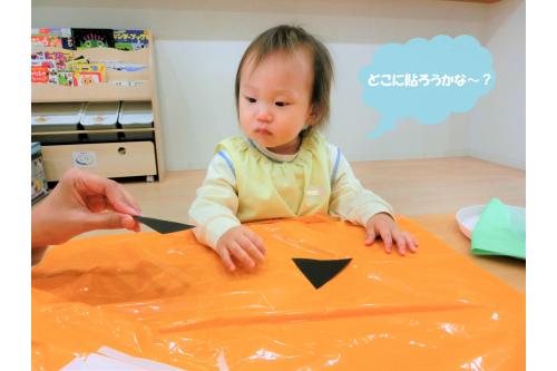 <span style='color:#ff8205;'>りすチーム(1歳児)</span>は<span style='color:#464646;'>黒猫</span>に<span style='color:#9328ff;'>★</span>
