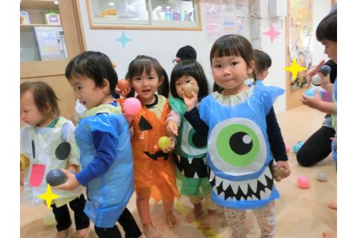 ハロウィンの<span style='color:#ff9328;'>お歌</span>を歌ったり....<br>