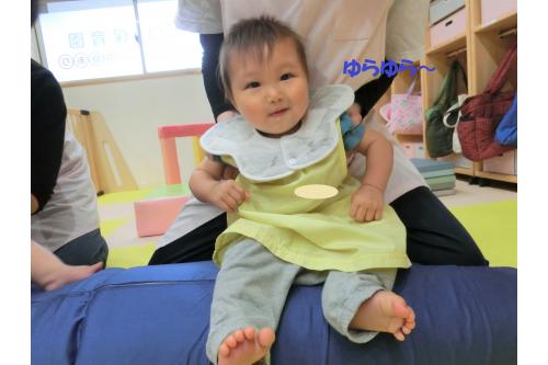 マットの上に座って<br>ゆらゆらと揺れることも大好きですよ<span style='color:#ff2391;'>♥</span><br><br>できることがどんどん増え、<br>とっても頼もしいひよこチームさんです!<br><br><span style='color:#ff9123;'>次回のブログもお楽しみに★</span>