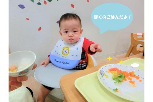 <span style='color:#ff3333;'>「ぼくのごはんだよ！」</span>と教えてくれているような表情<span style='color:#198cff;'>(*^^*)</span><br>離乳食もたくさん食べてくれていますよ<span style='color:#ff870f;'>♪</span><br><br>次回のブログもお楽しみに～<span style='color:#ff2dff;'>！</span>