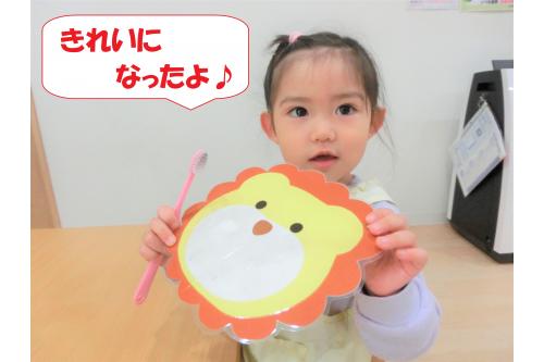 ばい菌をすべてやっつけると<br><span style='color:#ff007f;'>「みて~ぴかぴか!」</span><br>と教えてくれたり<br><br><span style='color:#00ff00;'>「まだする!」</span><br>とすっかりお気に入りの様子でしたよ<span style='color:#ff007f;'>♪</span><br><br>また、次回のブログもお楽しみに<span style='color:#ffff00;'>★</span>
