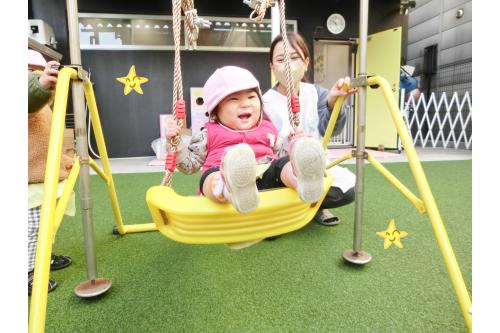 一人で乗ってみたい気持ちが芽生え<br>一人乗りを楽しんでいる子や・・・<span style='color:#7f00ff;'>♪</span>
