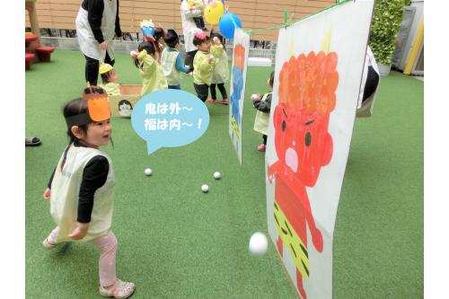 <span style='color:#9123ff;'>「鬼は外～福は内～」</span><br>と言いながら豆まきをするお友だちもいましたよ<span style='color:#ff962d;'>★</span>
