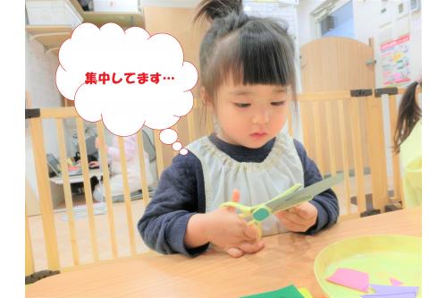 <span style='color:#23ffff;'>線の上に</span>はさみを合わせて、<br>慎重に切っていましたよ<span style='color:#93ff28;'>★</span><br><br><span style='color:#ff2dff;'>何枚も</span>切っていくうちに、<br>さらに上手になっていました<span style='color:#ff962d;'>(*^^*)</span><br><br>次回のブログもお楽しみに<span style='color:#2828ff;'>★</span>