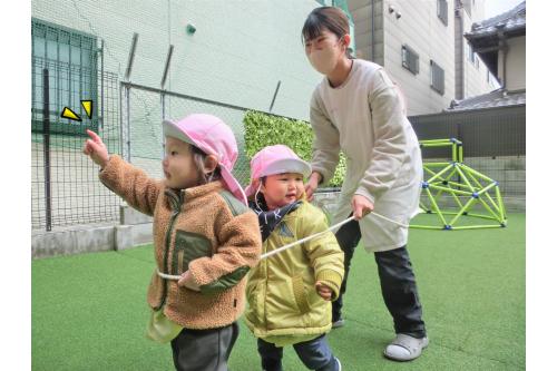お友だちや保育者と一緒に<br><span style='color:#0fff87;'>「かも～つ列車しゅっしゅっしゅ～♪」</span><br>と口ずさみながら<br>電車に乗って園庭を探検することができました<span style='color:#ff2323;'>♥</span><br><br><span style='color:#1eff1e;'>次回のブログもお楽しみに★</span>