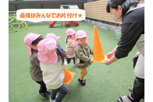 最後はみんなでお片付け。<br><br><br>お片付けも協力して<br><span style='color:#ff0000;'>「できた!」</span>と<br>嬉しそうでした！<br><br><br>1人で遊ぶだけでなく<br>みんなで<span style='color:#0000ff;'>協力</span>して遊ぶことも<br>少しずつ増えてきています。<br><br><br>色んな<span style='color:#ff007f;'>遊びを</span>楽しめるように<br>していきたいと思います！<br><br><br>また、次回のブログもお楽しみに<span style='color:#ffff00;'>★</span>