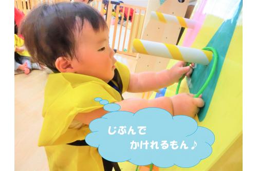 <span style='color:#38ff38;'>輪投げ</span>も忘れちゃダメですね<span style='color:#ff75ff;'>♪</span><br><span style='color:#ffbc7a;'>ひよこチーム</span>(0歳児)は<br>最近歩けるようになった子が増えたので<br><span style='color:#bc7aff;'>自分で</span>輪っかをかけに行ってました<span style='color:#ff00ff;'>♪</span><br><span style='color:#ff8914;'>トテトテ</span>と歩く姿はとっても<span style='color:#7affff;'>かわいい</span>です<span style='color:#7575ff;'>(^^)</span><br><br>子どもたちにとって、<br><span style='color:#2d96ff;'>楽しい夏の思い出</span>になっていると<br>嬉しいです<span style='color:#ff2828;'>♥</span><br><br>次回のブログもお楽しみに~<span style='color:#ff9933;'>!</span>