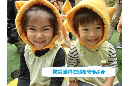 <span style='color:#00ff00;'>防災頭巾</span>も上手に<br>被ってくれています。<br><br>頭は大事だよ、しっかり守ろうね<br>とお話すると<br><span style='color:#7f00ff;'>「帽子被ったら大丈夫だね」</span>と<br>うさぎチームさんは<br>お話してくれています<span style='color:#ffff00;'>★</span>