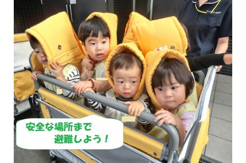 カートにも無事乗り<br>いよいよ出発!<br><br>道中も<br><span style='color:#7f00ff;'>「ここは上がガラスだから実際に逃げるときは危険かもね」</span>と<br>確認しながら避難場所へ向かいました。<br><br>いざという時のもしもの状況を<br>改めて考えるいい機会となりました。<br>
