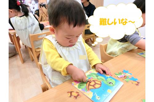 お家でパズル遊びをしている<br>お友だちは<span style='color:#00ff7f;'>16ピース</span>に挑戦です!<br><br>似たような形が多く<br><span style='color:#00ffff;'>少し難しかった</span>のですが<br>保育者と協力しながら<span style='color:#7f00ff;'>諦めず</span>に<br><span style='color:#ff3d9e;'>完成</span>させることができましたよ!<br><br>これからも<span style='color:#ff0000;'>挑戦する姿</span>を<br><span style='color:#ff00ff;'>見守って</span>いきたいです<span style='color:#ffff00;'>★</span><br><br>次回のブログもお楽しみに~<span style='color:#ff7f00;'>♪</span>