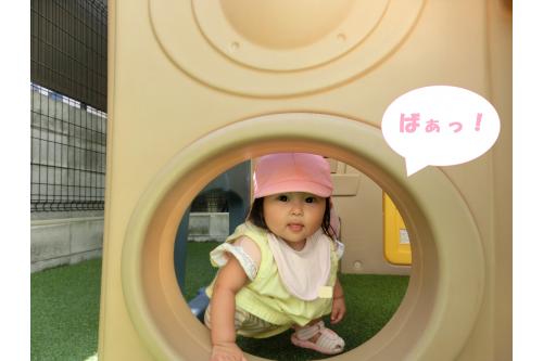 滑り台もついている<span style='color:#7f00ff;'>ままごとハウス</span>も<br>お気に入りでいろんな窓から<br><span style='color:#ff007f;'>「ばぁっ!」</span>と顔を<br>出してくれています<span style='color:#ffff00;'>★</span><br><br>いないいないばあがブームなので<br>大きな声で<span style='color:#00ff00;'>「ばぁっ!」</span>が<br>いろんなところから聞こえて来ますよ<span style='color:#00ffff;'>(^-^)</span>