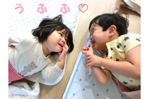 遊んでいるときや給食の時、<br>お昼寝の時など<span style='color:#ff7abc;'>顔を見合わせて</span>ニコニコ<span style='color:#ff007f;'>♡</span><br>見ていてとても微笑ましいです<span style='color:#ff7aff;'>(^_^)</span>