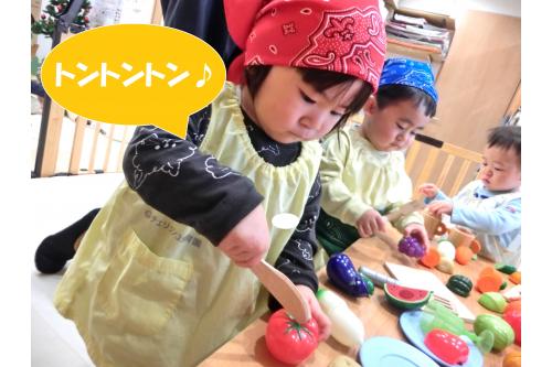 自分でしたい遊びを選択できることが<br>とても楽しかったようで、<br><span style='color:#ffba75;'>「次はあれしよう!」</span><br><span style='color:#baff75;'>「あっちのおもちゃも楽しそう!」</span><br>と、目をキラキラさせ<br>遊びたい意欲を感じることができました<span style='color:#ff75ff;'>(^^)/</span><br><br>子どもたちの声に耳を傾けながら<br>今後も<span style='color:#ff75ba;'>コーナー保育</span>を<br>取り入れていきたいと思います♪<br><br><br>次回のブログもお楽しみに<span style='color:#ff7575;'>♪</span>