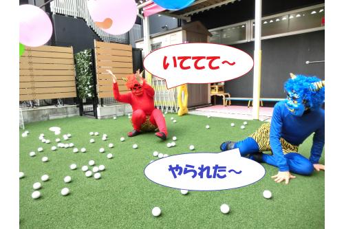 おにさんたちも<span style='color:#7575ff;'>倒すことができ</span>、<br>子どもたちも<br><br><span style='color:#ffb770;'>「やったー!おにさんたおすことができた!」</span><br>と、<span style='color:#ff75ff;'>達成感</span>を味わうことができたようです<span style='color:#75ff75;'>♪</span><br>最後は、おにさんに<span style='color:#75ffff;'>「ばいばい~」</span>をして<br>満足げな子どもたちでした<span style='color:#ff75ff;'>(*^^*)</span><br><br>次回のブログもお楽しみに<span style='color:#baff75;'>♪</span>