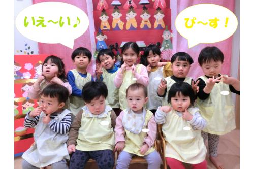 みんなの<span style='color:#75ffff;'>歌声</span>と共に出来上がった<br><span style='color:#ffba75;'>おひなさま</span>と一緒に写真撮影<span style='color:#ffff7a;'>★</span><br><br>とても<span style='color:#ff007f;'>可愛い</span>写真が取れましたよ<span style='color:#ff7aff;'>♪♪</span>