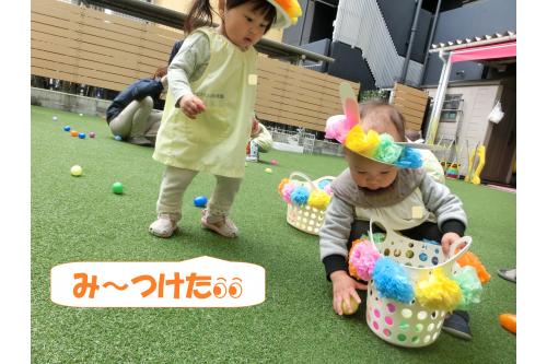 かごを片手に<br>あちらへこちらへと探しに出たのですが<br><span style='color:#ff007f;'>「あった!」</span><span style='color:#ff7f00;'>「こっちにもある!」</span>と<br>大盛り上がり♪<br>