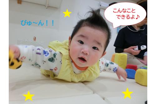 <span style='color:#ff7a7a;'>初めての保育園</span>に少し<span style='color:#ff7aff;'>緊張</span>していた子どもたち<span style='color:#ffbc7a;'>!</span><br><span style='color:#ff7abc;'>お母さん</span>・<span style='color:#7abcff;'>お父さん</span>に「いってらっしゃい」を<br>する時に<span style='color:#7a7aff;'>涙がポロリ</span>とこぼれる子もいましたが<br>先生に抱っこされると<span style='color:#ff7aff;'>ニコニコ笑顔</span>を見せてくれました<span style='color:#bc7aff;'>(^^♪</span>