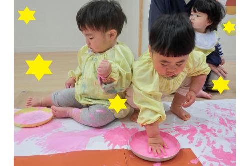 慣れてくると<br>こんなに<span style='color:#7f00ff;'>ダイナミック</span>に!<br><br>ひよこチームのお友だちも<br>様子を見学しに来てくれました<span style='color:#ffff00;'>★</span>