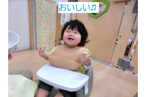 大きなお口を開けて…<br>「<span style='color:#ff7aff;'>あ～ん！</span>」<br><br><span style='color:;'><span style='color:#00ff7f;'>モグモグ</span></span>と口を動かして<br>美味しくってにっこり笑顔<span style='color:#ff00ff;'>♫</span>