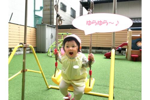 順番を待っていたお友だちも<br>自分で上手に<span style='color:#70ffb7;'>ロープを握り</span><br>座ることができました!<br><br><span style='color:#ff75ff;'>「わあ~!」</span>と声を出して<br>楽しいことを表現してくれましたよ<span style='color:#ffba75;'>(^o^)</span><br><span style='color:#ffba75;'>お天気の良い日</span>は園庭で<br>様々な遊具を使って<br><span style='color:#ff75ba;'>体を動かして</span>遊んでいる子どもたちです<span style='color:#ff7575;'>♡</span><br><br><span style='color:#ba75ff;'>次回のブログもお楽しみに♪</span>