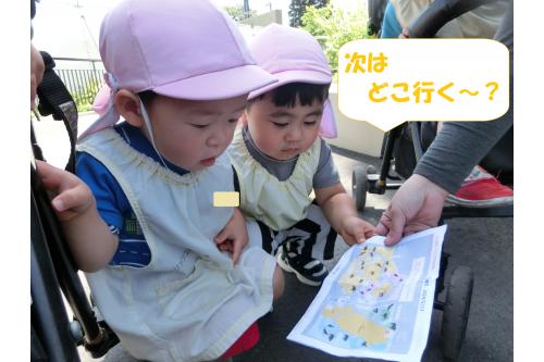 途中<span style='color:#ff007f;'>お茶休憩</span>をしながら<br><span style='color:#0000ff;'>地図を見て</span>次はどこに行くか<br>考えてくれている姿も!<br>