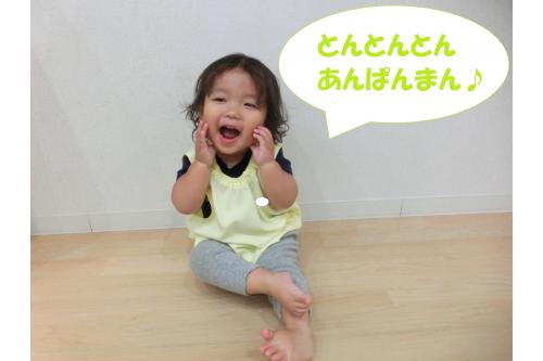<span style='color:#ba75ff;'>活動前</span>や<span style='color:#75baff;'>絵本</span>を読む前には<br>いつも<span style='color:#75ffba;'>手遊び</span>をしています！！<br><br><span style='color:#ffba75;'>りすチーム</span>の<span style='color:#ff4ca5;'>お気に入り</span>の<br>手遊びは<br>「とんとんとんアンパンマン」です<span style='color:#ff007f;'>♡</span><br><br><span style='color:#75ffba;'>手遊び</span>が始まる前に<br>「今日は何の手遊びをする？」<br>と聞くと<br>「トントントン」と<br>嬉しそうに伝えてくれますよ<span style='color:#ffff00;'>♪</span>