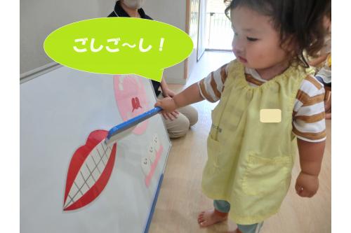 <span style='color:#42a0ff;'>りすチーム（１歳児）</span>も<br><span style='color:#ff4242;'>頑張って</span>磨いてくれましたよ<span style='color:#ff42a0;'>(^^)</span>