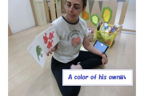 最後は<span style='color:#ff007f;'>「Story time」</span><br><span style='color:#ff7f00;'>「A color of his owns」</span>という<br>カメレオンが出てくる絵本に<br>みんな夢中でした<span style='color:#00ffff;'>♪</span><br>毎日の英語レッスンの中で培った単語が<br><span style='color:#7f00ff;'>日常生活の中</span>でも<br>登場することが増えている子どもたち!<br><br>英語レッスンを通して<br><span style='color:#ff007f;'>楽しく学べるといいな</span>と思います<span style='color:#00ffff;'>(^^♪</span><br>また、次回のブログもお楽しみに<span style='color:#ffff00;'>★</span>