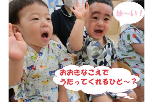 パネルシアターが終わったら<br>みんなで「<span style='color:#75ff75;'>たなばたさま</span>」を<br>歌いました<span style='color:#7a7aff;'>♪</span><br><br>毎日<span style='color:#ff2828;'>朝の会</span>で<br>歌っているので<span style='color:#ffb56b;'>大きな声で</span>歌ってくれました<span style='color:#bc7aff;'>♡</span>