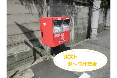 本物の<span style='color:#ff0000;'>ポスト</span>まで！<br><br>先生と手をつないで<br>頑張って<span style='color:#00ff00;'>歩いて</span>行きました<span style='color:#00ffff;'>(^^♪</span>