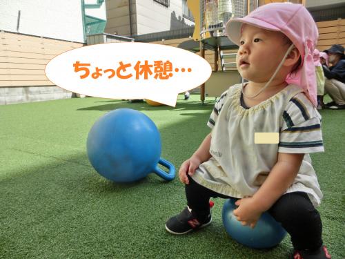 <span style='color:#00ff00;'>ちょっと休憩…</span>と<br>思わずこんな姿も!<br><br><span style='color:#7f00ff;'>お友だちが遊んでいる</span>様子を<br>見れているだけで<br>楽しさ満点でした<span style='color:#007fff;'>(^^♪</span><br>遊び方も少しずつ<br>変わってきており<br><span style='color:#ff7f00;'>日々成長</span>を感じます<span style='color:#ff00ff;'>♪</span><br>ブログでも引き続き<br><span style='color:#0000ff;'>子ども達の成長</span>を<br>お伝えできたらと思います!<br><br>また、次回のブログもお楽しみに<span style='color:#ffff00;'>★</span>