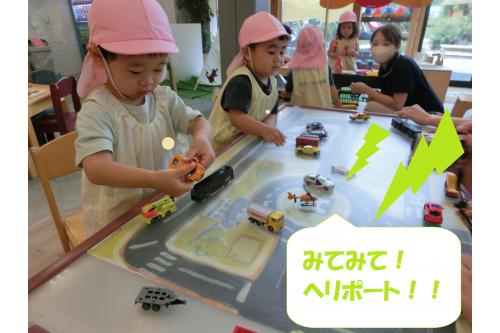 最初は、<br><span style='color:#ff28ff;'>表現遊びゾーン</span>を<br>満喫しました<span style='color:#2dff96;'>★</span><br><span style='color:#2d96ff;'>好きなこと</span>に夢中<span style='color:#ff28ff;'>(*^^)v</span>