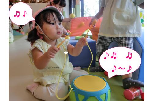 <span style='color:#ff1eff;'>赤ちゃん専用コーナー</span>では<br>ゆっくり<span style='color:#ff9328;'>歩いて</span><span style='color:#2391ff;'>静かに</span>遊びました<span style='color:#9328ff;'>(#^.^#)</span>