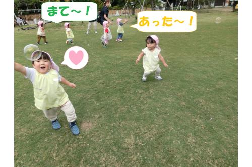 食後は<br><span style='color:#28ff28;'>広いてんしば</span>で<br>シャボン玉遊び<span style='color:#2d96ff;'>(*'ω'*)</span><br><br><span style='color:#962dff;'>楽しい時間</span>を過ごして<br>子どもも職員も<br><span style='color:#ff2893;'>大満足</span>の一日でした♪<br><br><br>次回の<span style='color:#ff962d;'>ブログ</span>も<br>お楽しみに<span style='color:#2dff96;'>★</span>