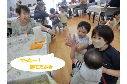 <span style='color:#ff7f00;'>「みんなおんなじだね～」</span>と<br>大盛り上がりする姿に<br><span style='color:#ff007f;'>「お話上手にできるね」</span>と<br>声をかけてもらいました<span style='color:#00ff7f;'>♪</span>