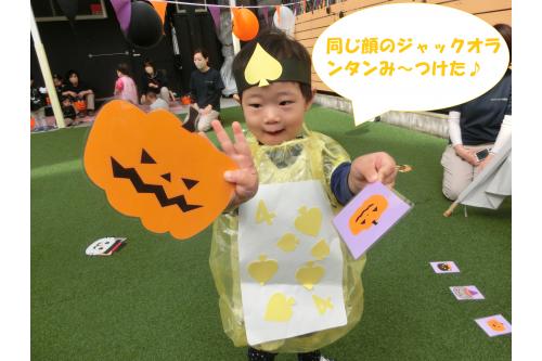同じキャラクターを見つけると<br>「<span style='color:#ff4747;'>みて~、あった!!</span>」と<br>とても<span style='color:#ff38ff;'>嬉しそう</span>に見せてくれましたよ✨<br>