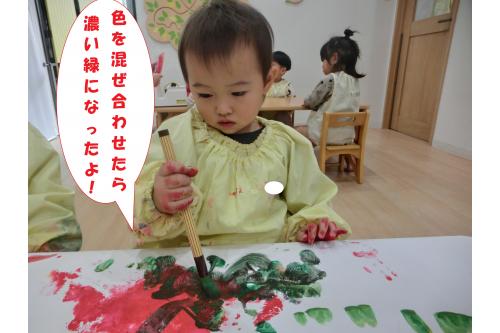 色を混ぜ合わせて<br><span style='color:#ff47a3;'>色の変化</span>を楽しんでいました<span style='color:#ff6b6b;'>(^^♪</span><br><br>いつのまにか<span style='color:#7575ff;'>顔</span>や<span style='color:#7affff;'>腕</span><br><span style='color:#00ff00;'>色々な場所</span>に絵の具がついてしまうほど<br><span style='color:#8e1eff;'>夢中</span>になって遊ぶ<br><span style='color:#ff9933;'>りすチーム</span>さんでした<span style='color:#ffff00;'>☆</span><br><br>これからも<span style='color:#05ff82;'>様々な活動</span>を楽しんで<br>いきたいと思います<span style='color:#bcff7a;'>♪</span><br><br>次回のブログもお楽しみに<span style='color:#ff7f00;'>☆</span>