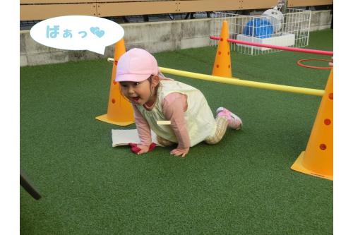 <span style='color:#ff7f00;'>ジャンプ道</span>や<span style='color:#ff007f;'>トンネル</span>を通って<br>無事に<span style='color:#007fff;'>お店</span>に到着!<br>